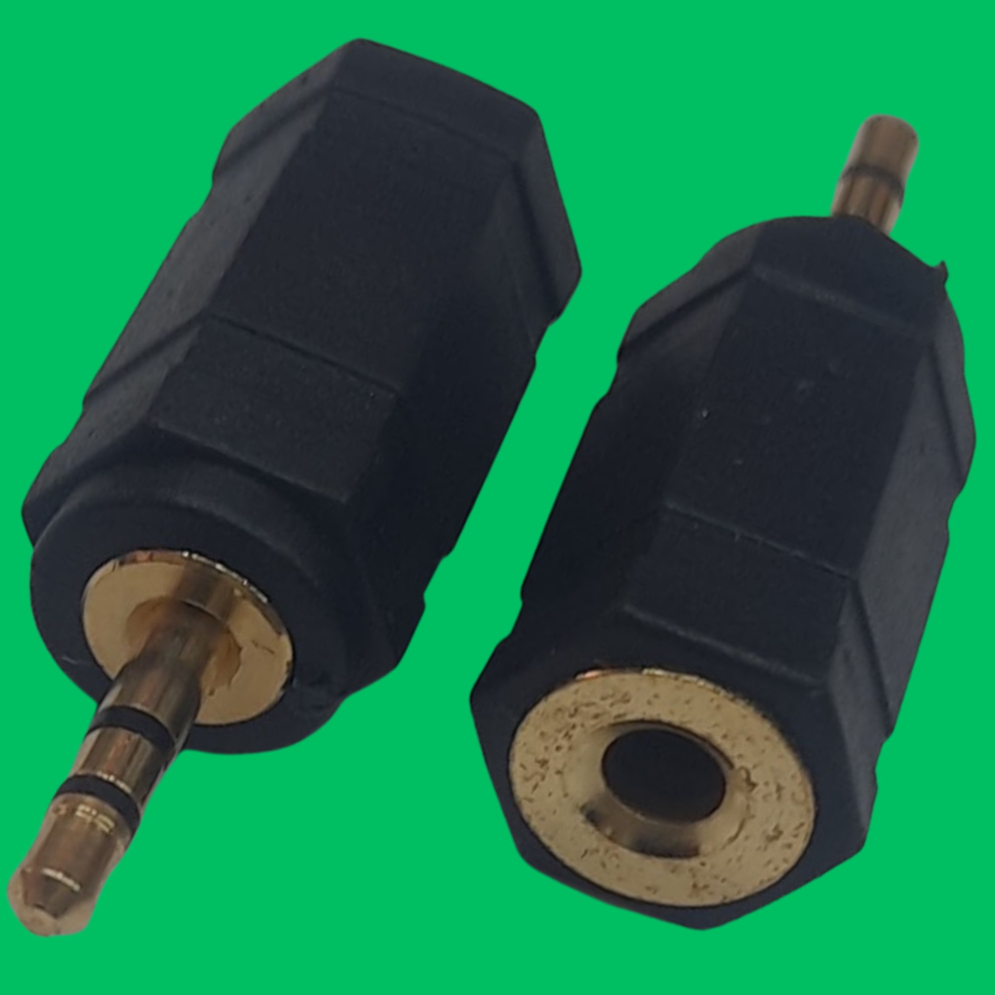 2.5mm Stereo Male to 3.5mm Stereo Female Audio Adapter (Black-Gold)