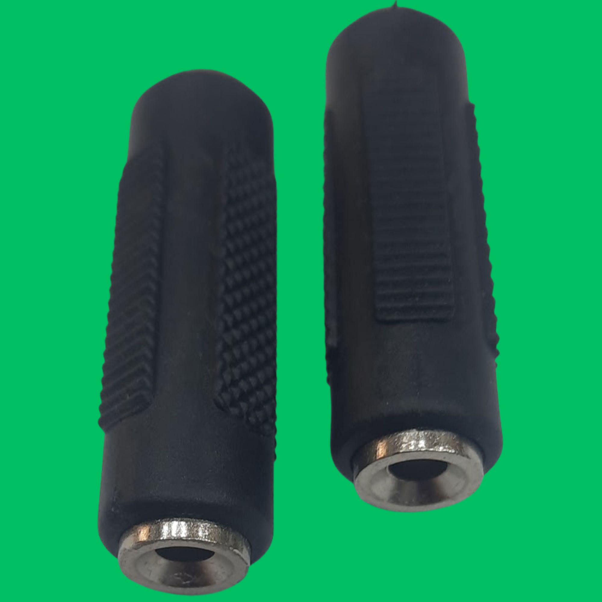 3.5mm Stereo Female Inline Coupler (Black-Silver)
