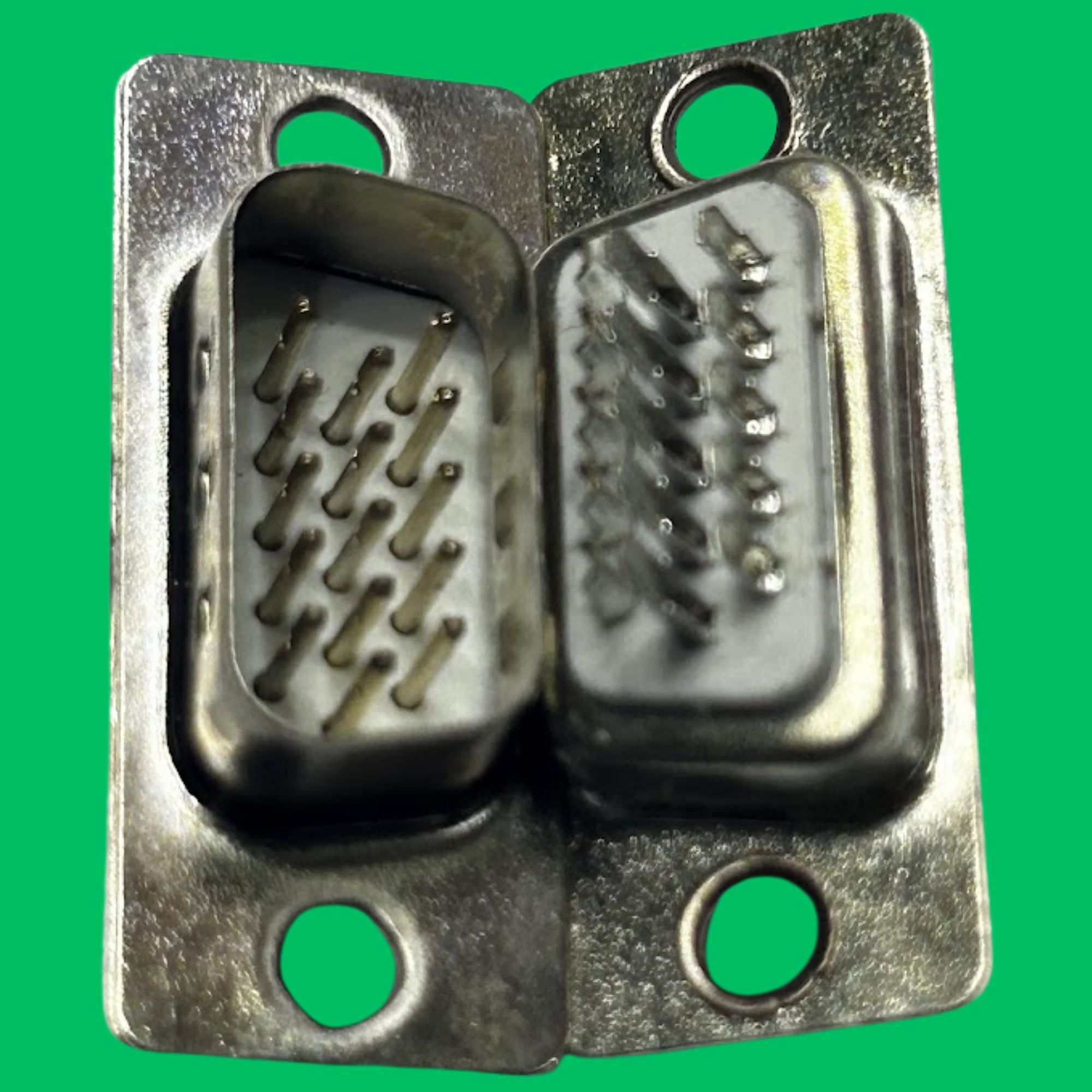 VGA Male Panel-Mount Solder Connector (White-Silver)